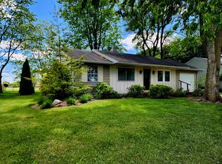 1212 Hollyhock Ln, Bluffton, IN 46714