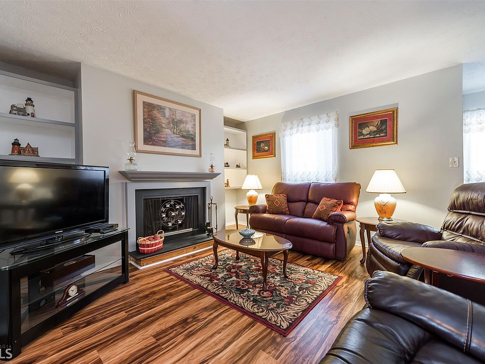 1st image of 101 Cedar Ct SE #101