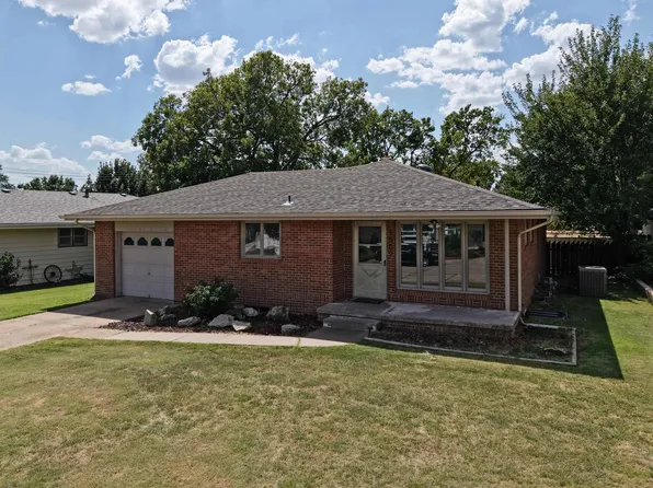 1507 Holmes Rd, Hays, KS 67601