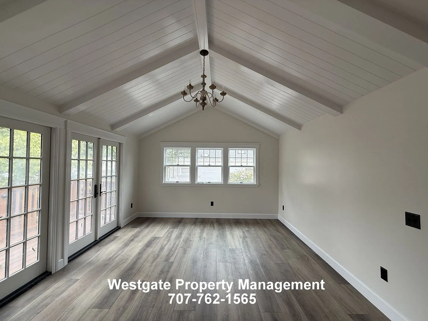 Adorable 2/2 West Petaluma Home - 515 4th Street — Photo 4