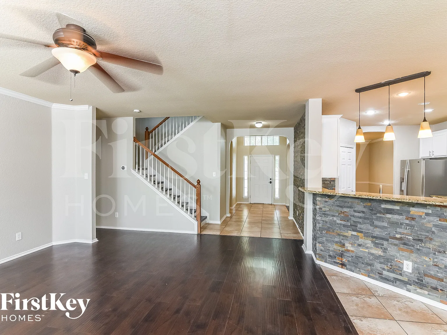 5 bed, 2.5 bath, 3223 sqft, $2,510 — Photo 2