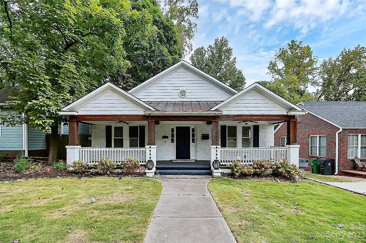 1920 Woodcrest Ave — Photo 1