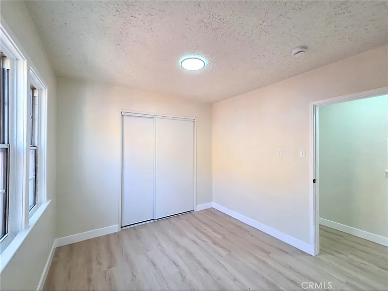 5552 Lewis Ave — Photo 5