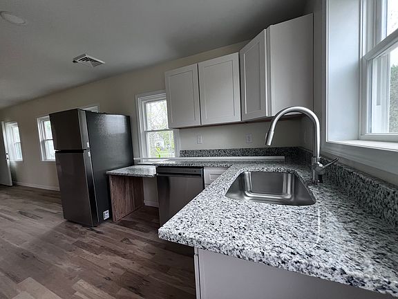 5th image of 14 Marriott Ave