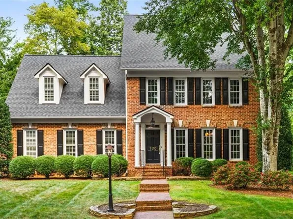 700 Topwater Ln, Greensboro, NC 27455