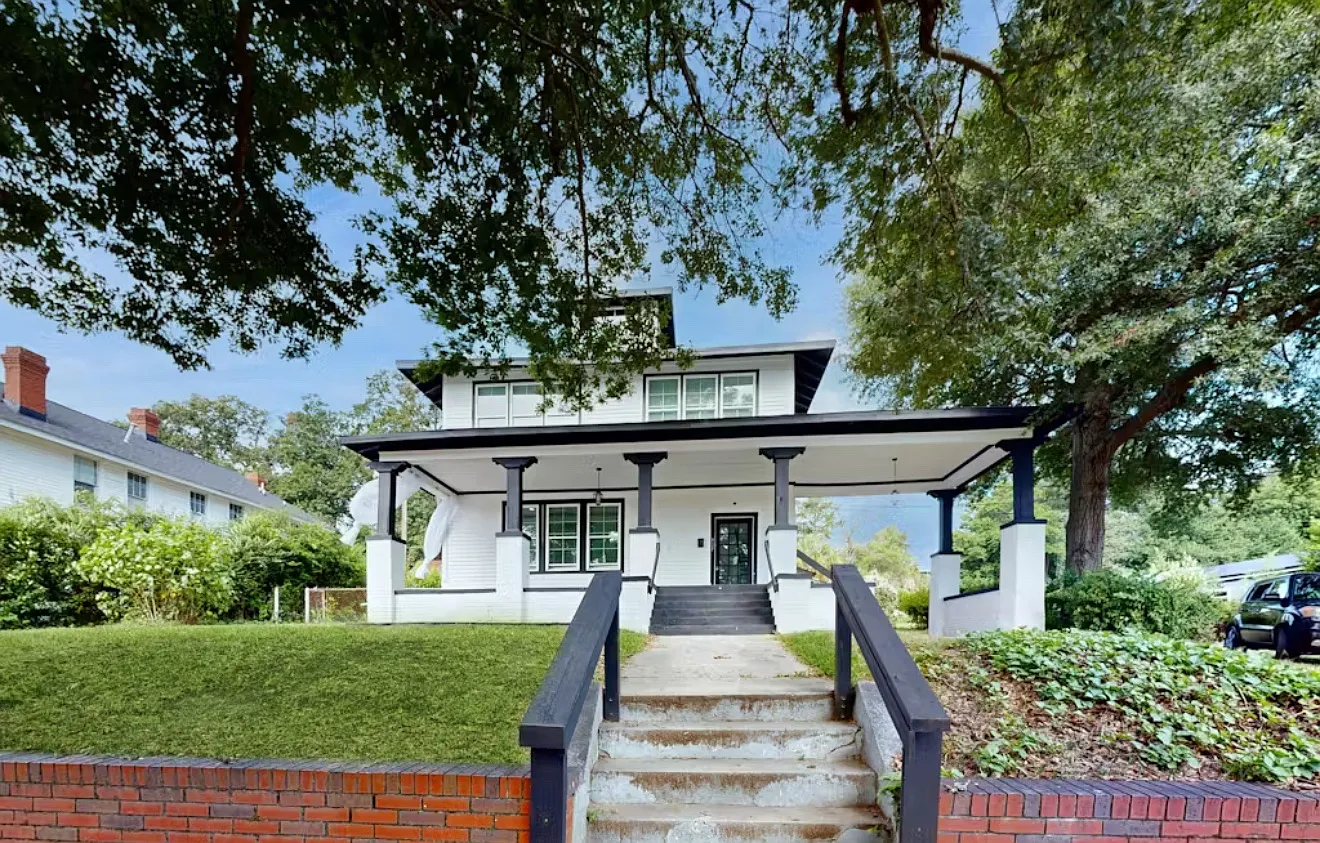 927 Russell St — Photo 1