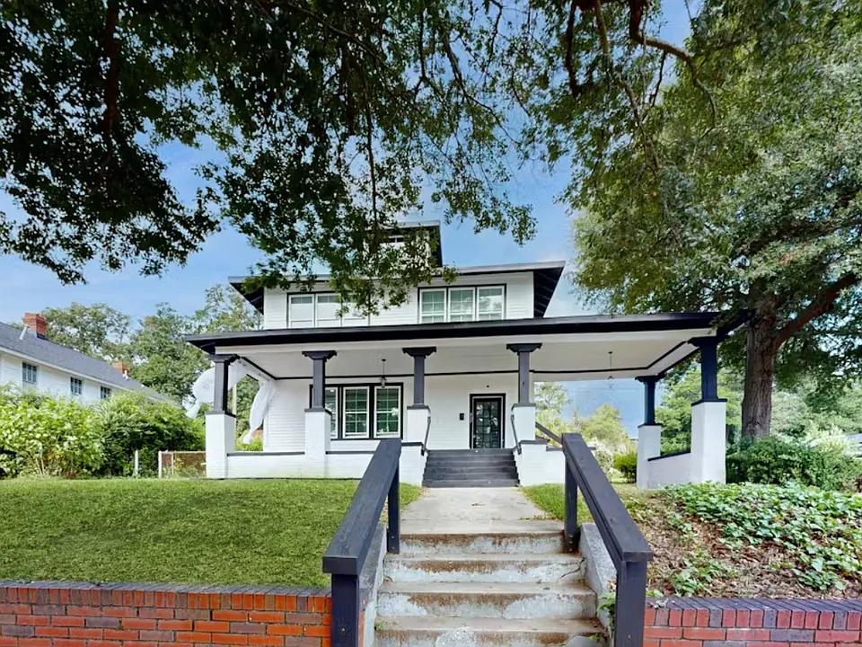 927 Russell St
