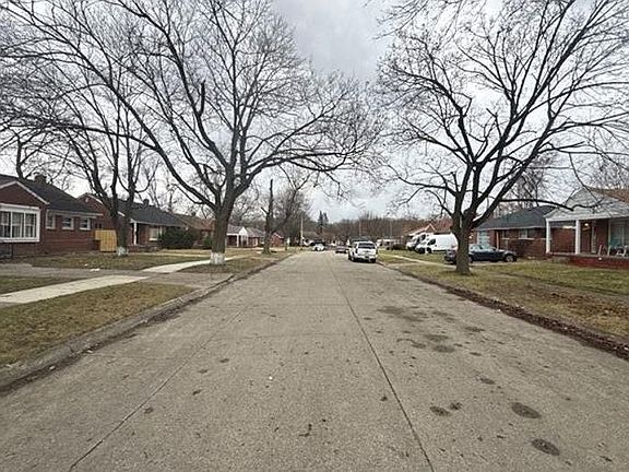 4th image of 22400 Acacia St