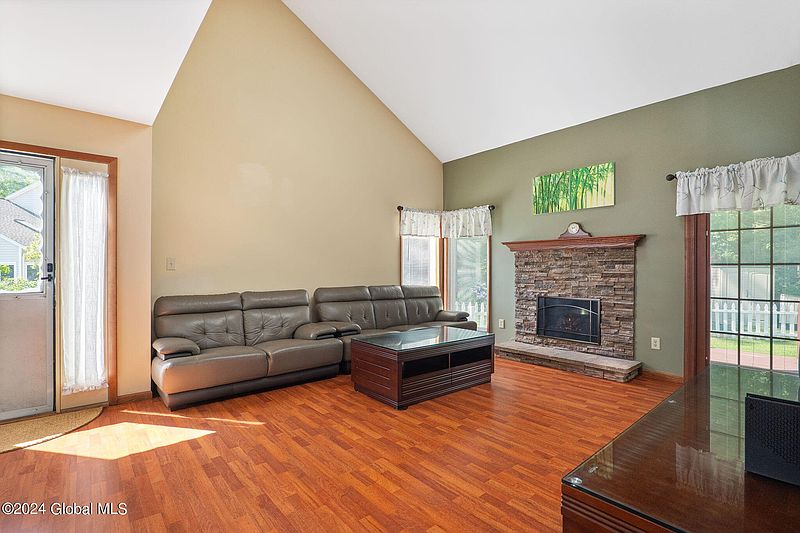 4th image of 12 Green Meadow Drive