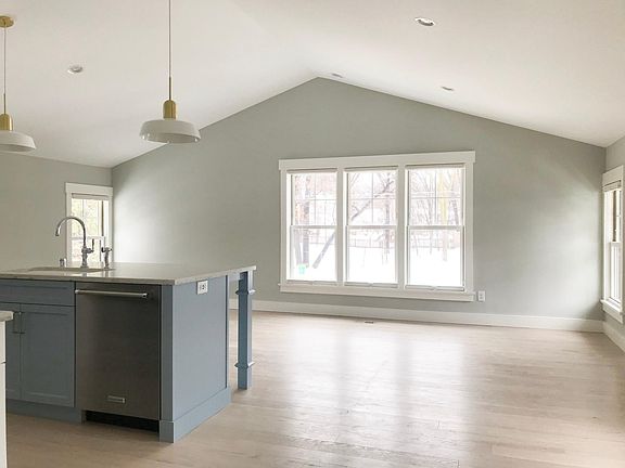 Open floor plan kitchen/living room