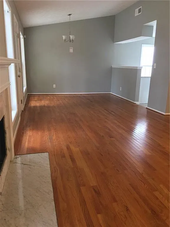 3 bed, 2.0 bath, 1997 sqft, $2,430 — Photo 4