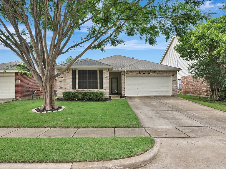 4144 Capstone Dr — Photo 1