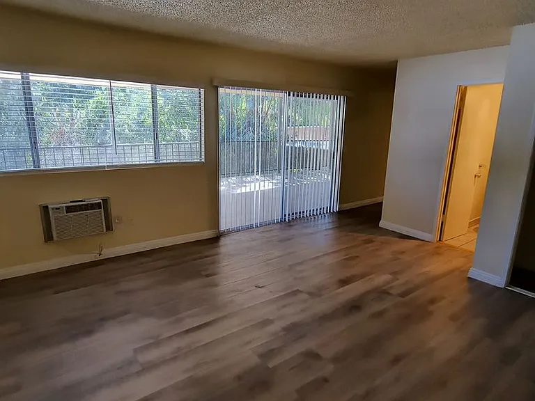 Ramona Garden Apartments — Photo 6
