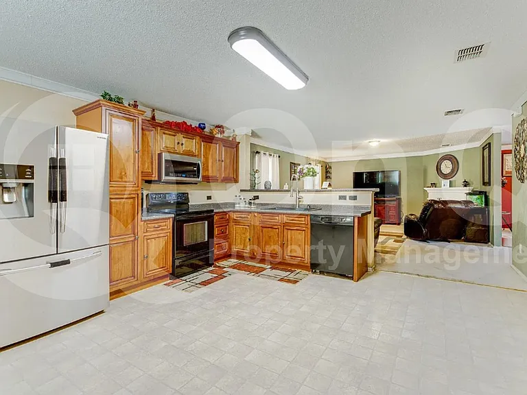 4937 Parkview Hills Ln — Photo 3