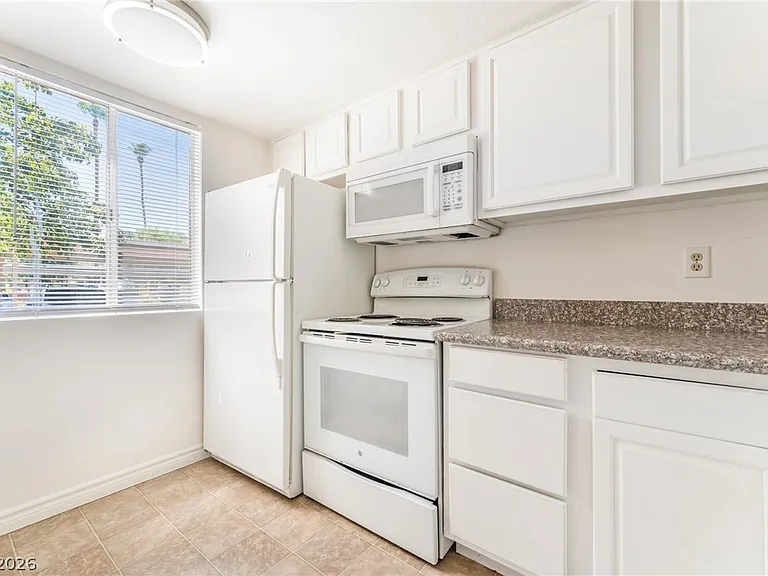 4360 Sandy River Dr #31 — Photo 8