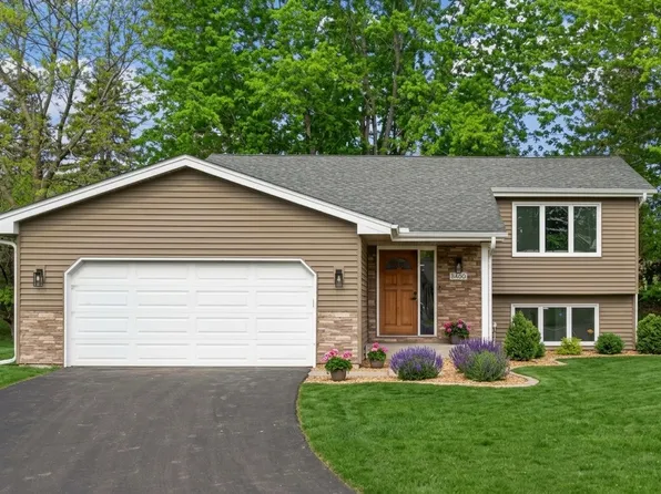 8460 Bittern Ct, Chanhassen, MN 55317