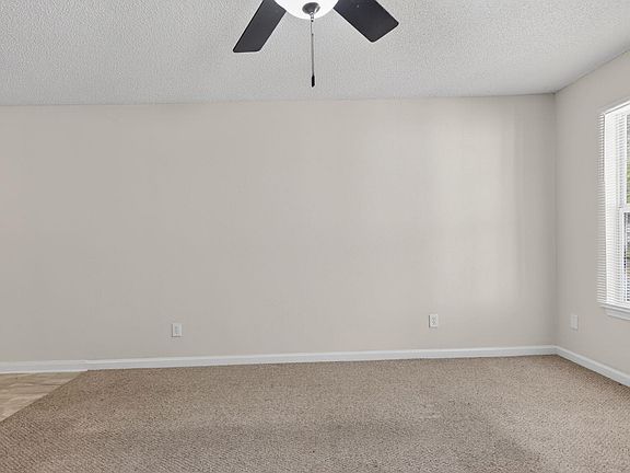 5th image of 207 Cogburn Rd