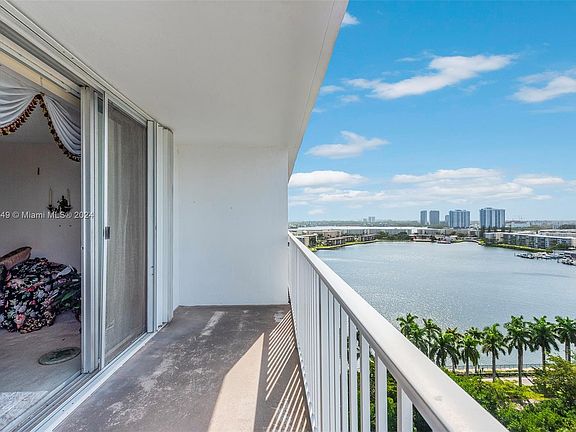 4th image of 2851 NE 183rd St APT 1608E