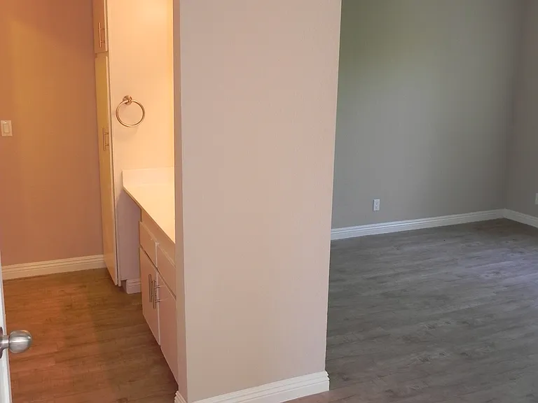 Chapman Villas Apartments — Photo 34