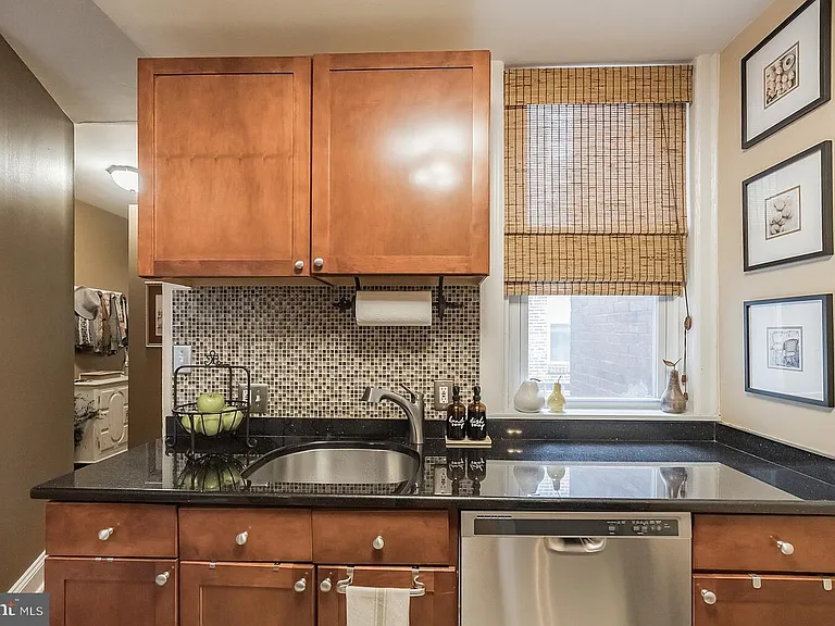 405 Bainbridge St #B — Photo 11