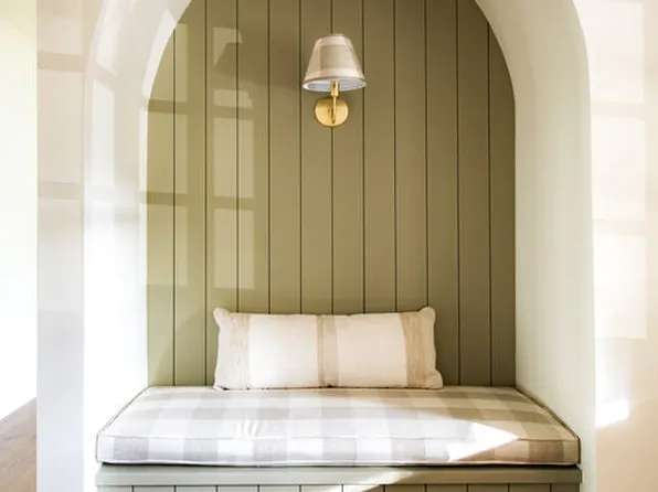 2110 Eric Dr, Los Angeles, CA 90049