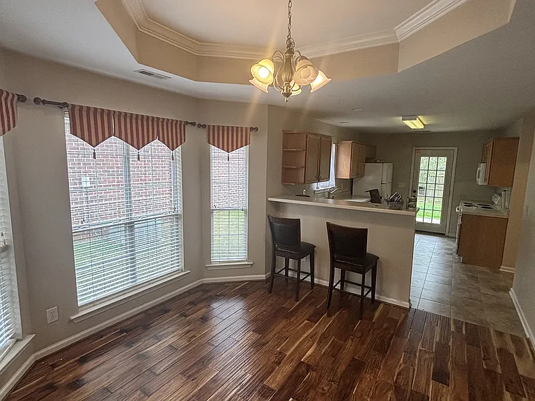 3021 Summit Dr — Photo 6