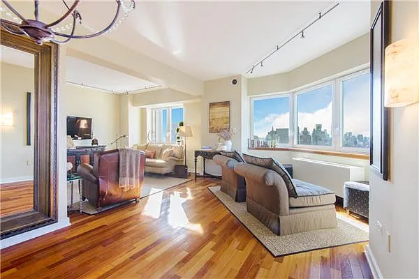 Sold by (Legacy) Elegran | media 7