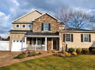 301 2nd Ave, Massapequa Park, NY 11762