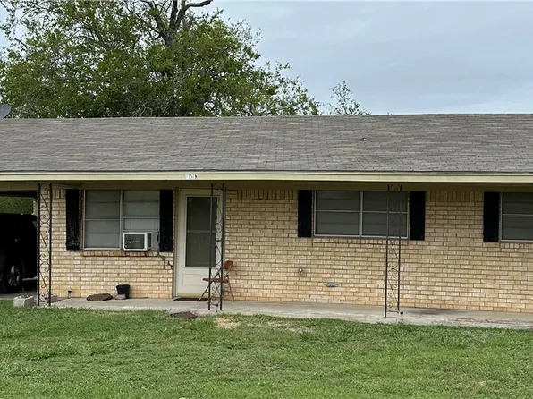 311 W Cypress St, Groesbeck, TX 76642