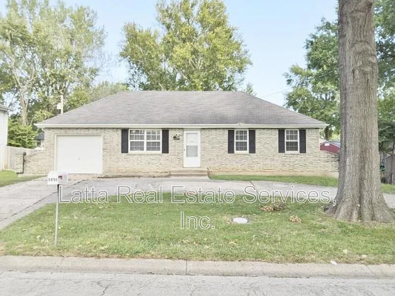 3 bed, 1.0 bath, 912 sqft, $1,475 — Photo 1