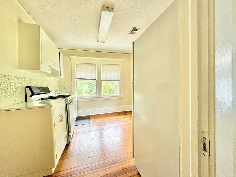 218 Tate St #2 — Photo 6