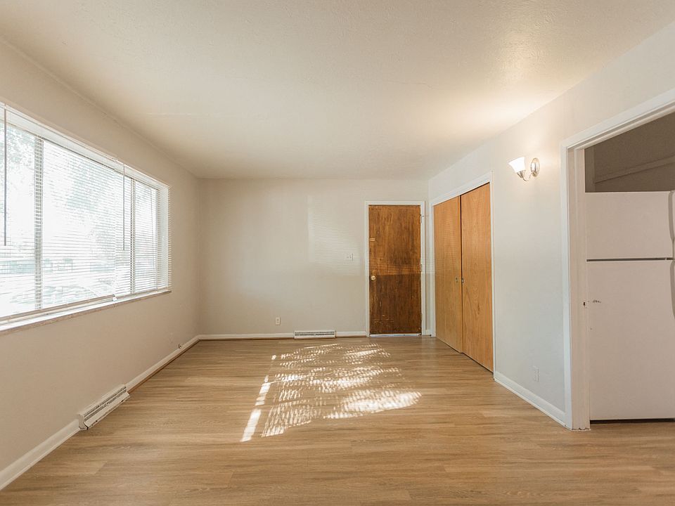 710 30th Street #B Living Room