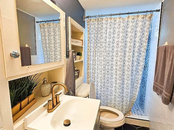 2nd image of 311 N Georgia Ave