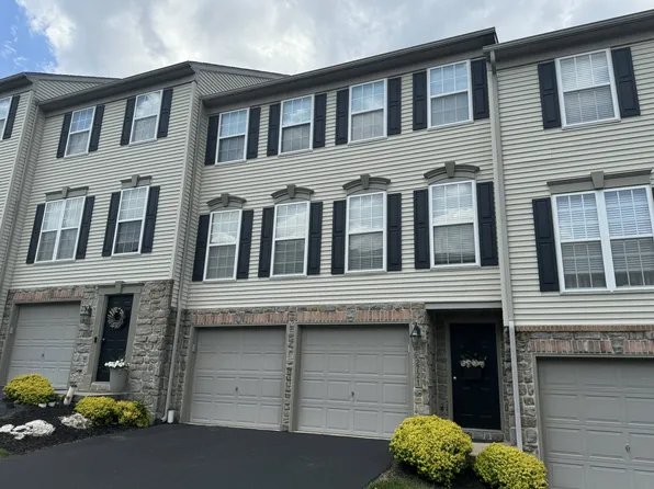 2721 Hunt Club Dr, York, PA 17402