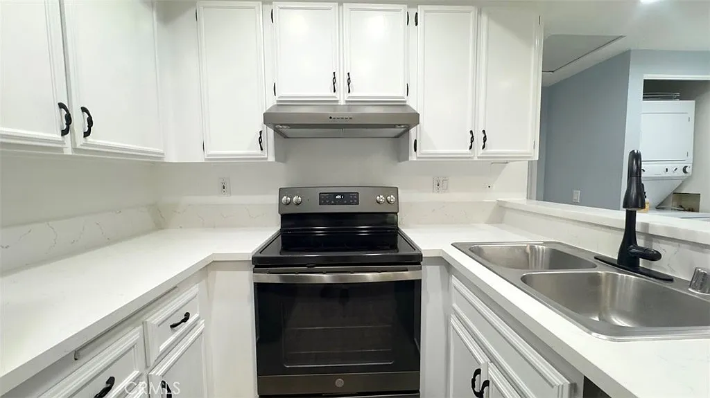 1 bed, 684 sqft, $2,350 — Photo 3