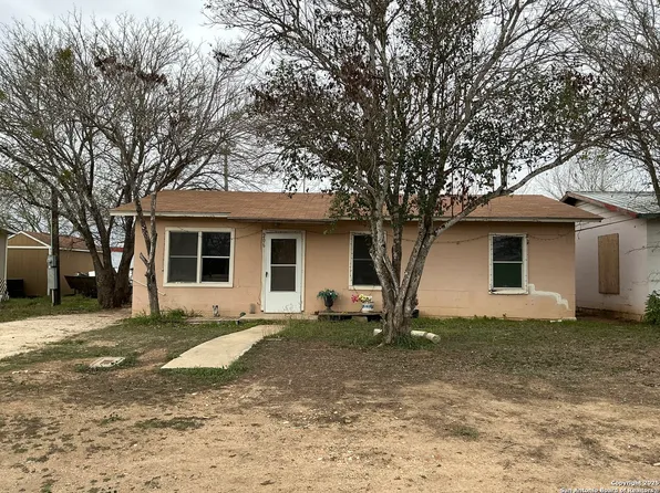 206 W 2nd, Nixon, TX 78140