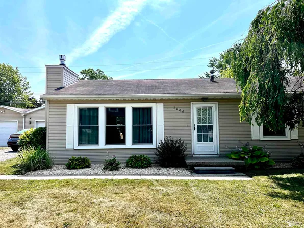 3206 Laurelwood St, Monroe, MI 48162