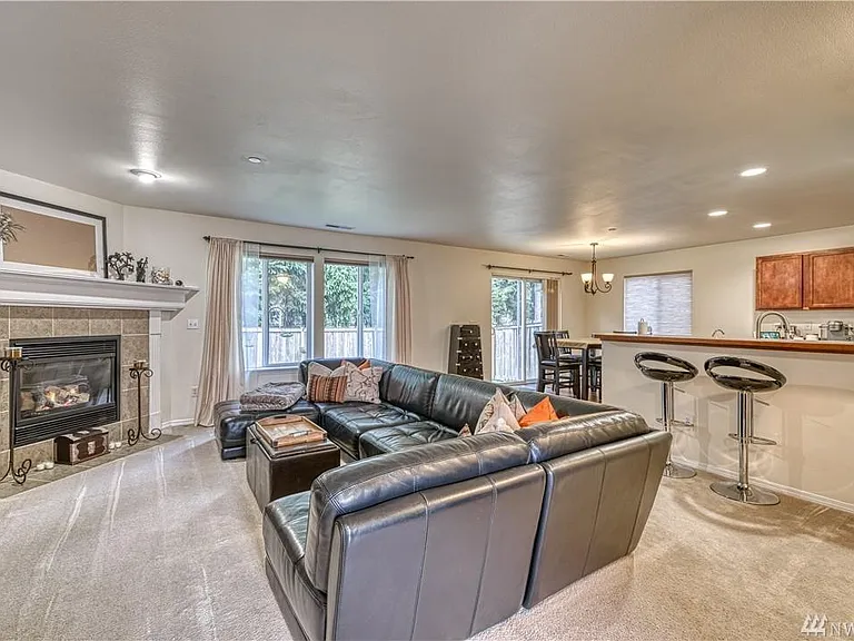 1180 Hudson St — Photo 3