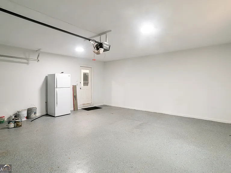 85 Wilhelmina Dr — Photo 29