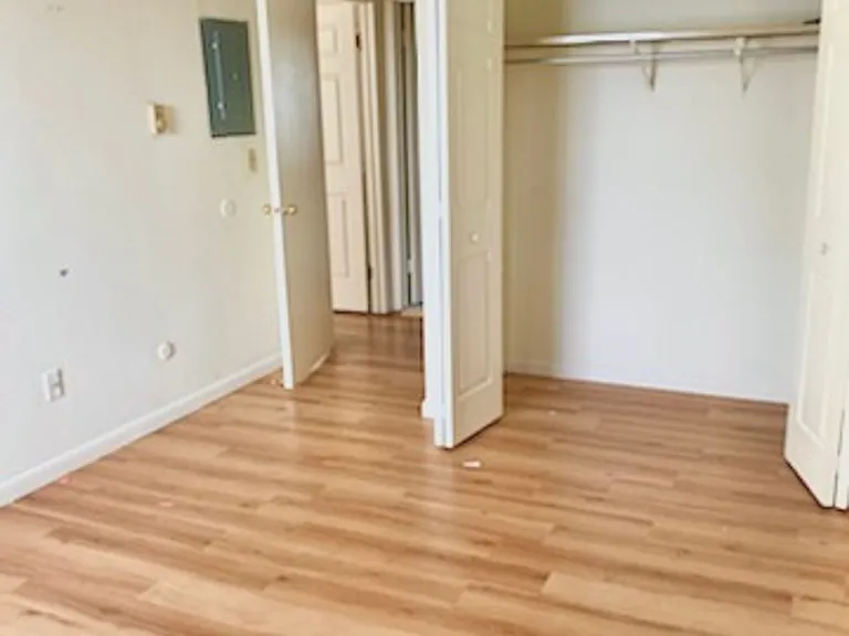 University Park Apartments near Cornell University — Photo 39