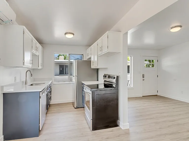 261 E Burton Ave #2 — Photo 2