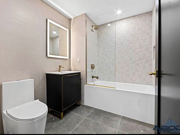 5th image of 154 Lenox Rd #3G