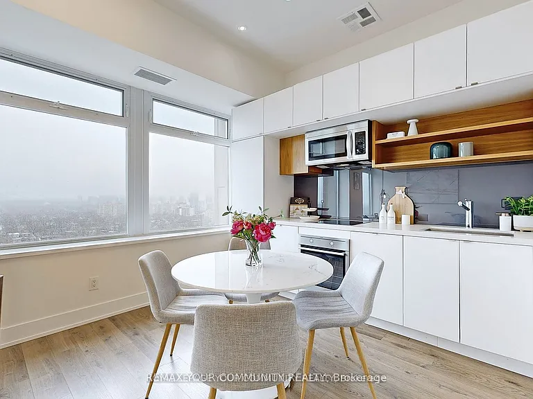 111 Saint Clair Ave W #1828 — Photo 9