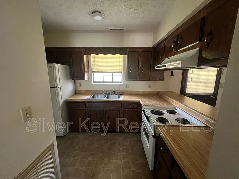 408 & 410 Oklahoma St #5 — Photo 4