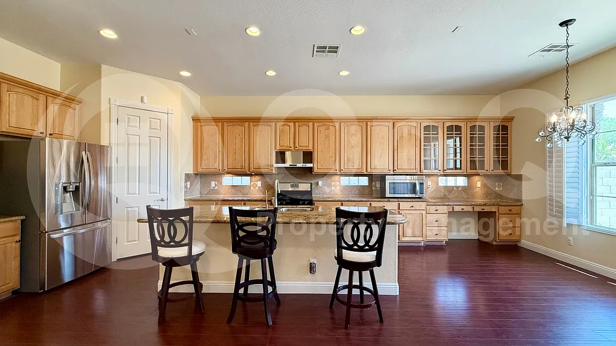 4 bed, 3.5 bath, 3767 sqft, $3,995 — Photo 3