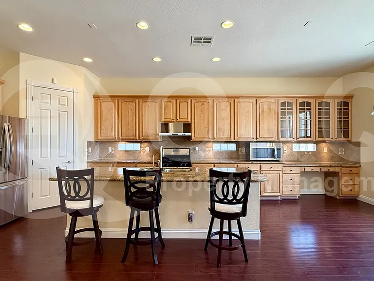 3137 E Fandango Dr — Photo 3