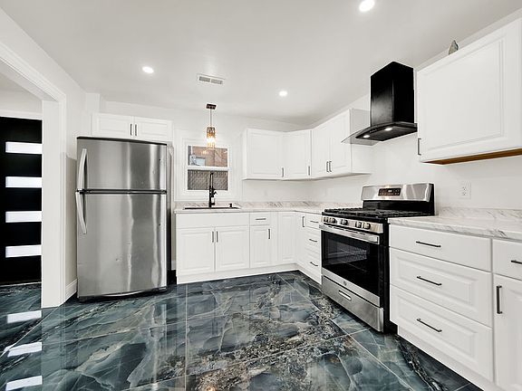 2nd image of 7845 S Kilpatrick Ave