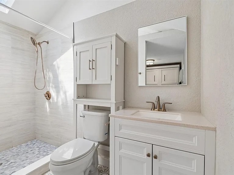 310 E Paris St — Photo 18