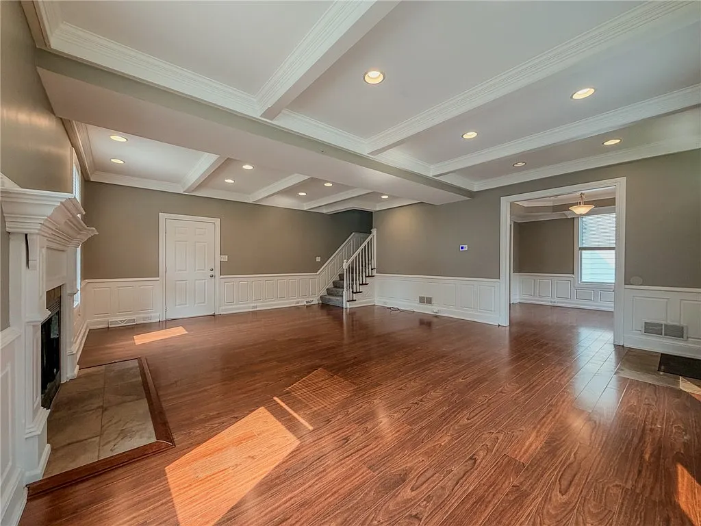 3 bed, 3.0 bath, 1932 sqft, $2,600 — Photo 4
