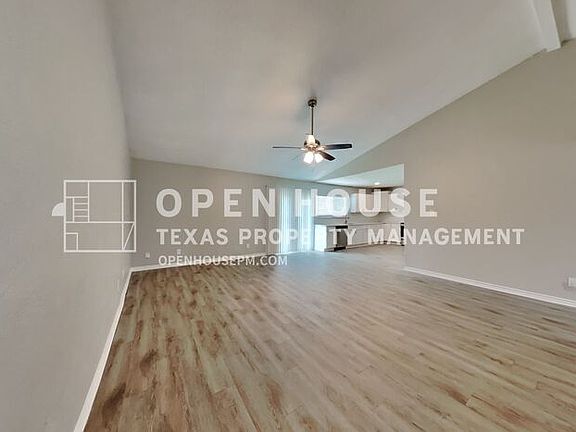 4th image of 504 Heritage Hill Dr